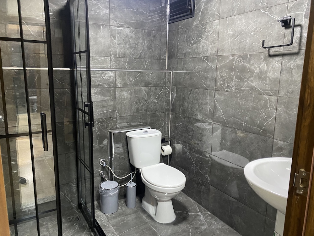 GRAND ORAL HOTEL 50/50