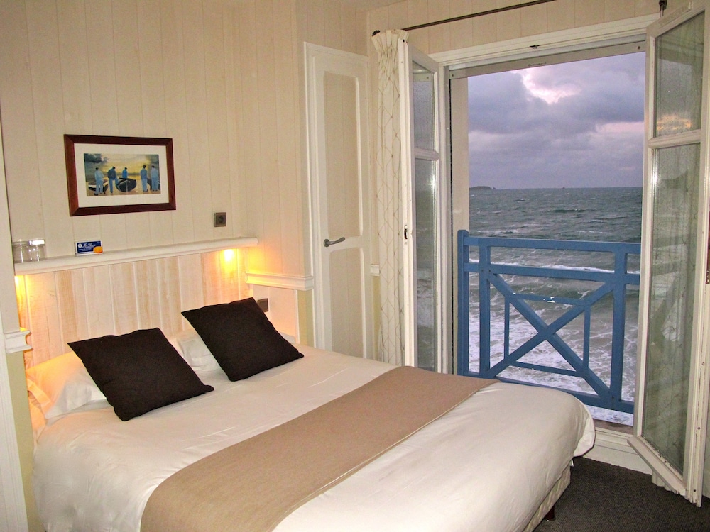 CABIN, SEA VIEW