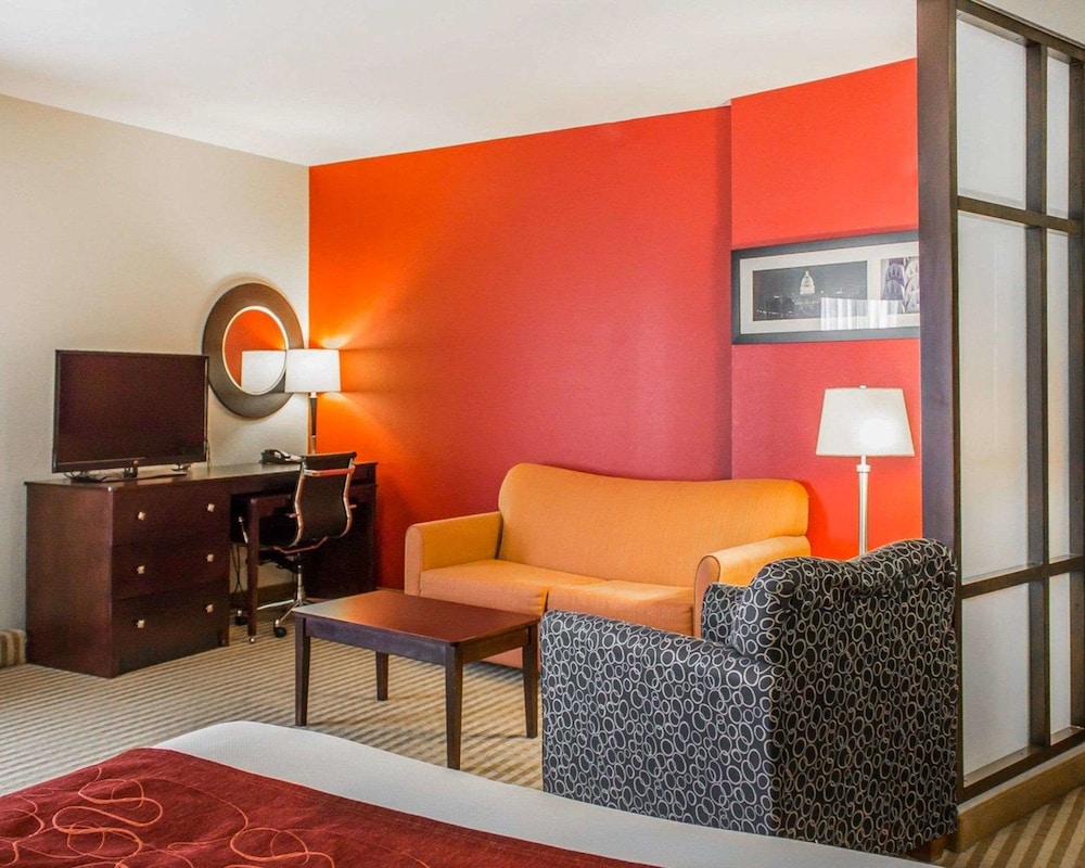 Comfort Suites Columbus East Broad 31/48