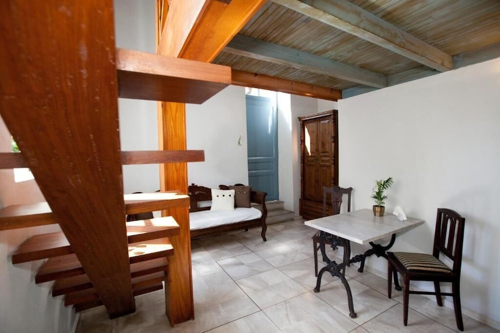 Pandora Suites 44/58
