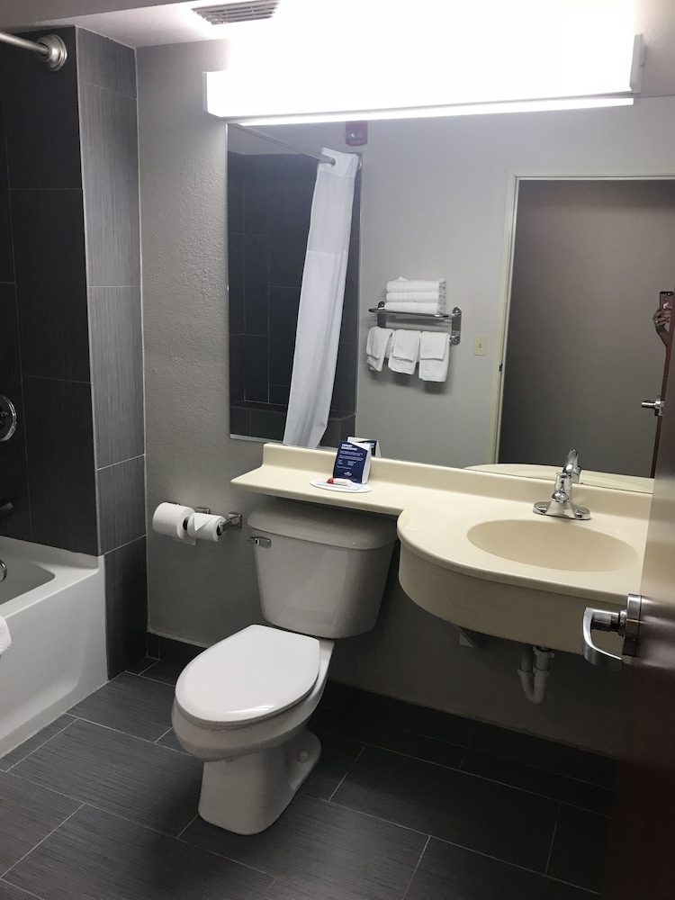 Microtel Inn & Suites by Wyndham Urbandale/Des Moines 42/47