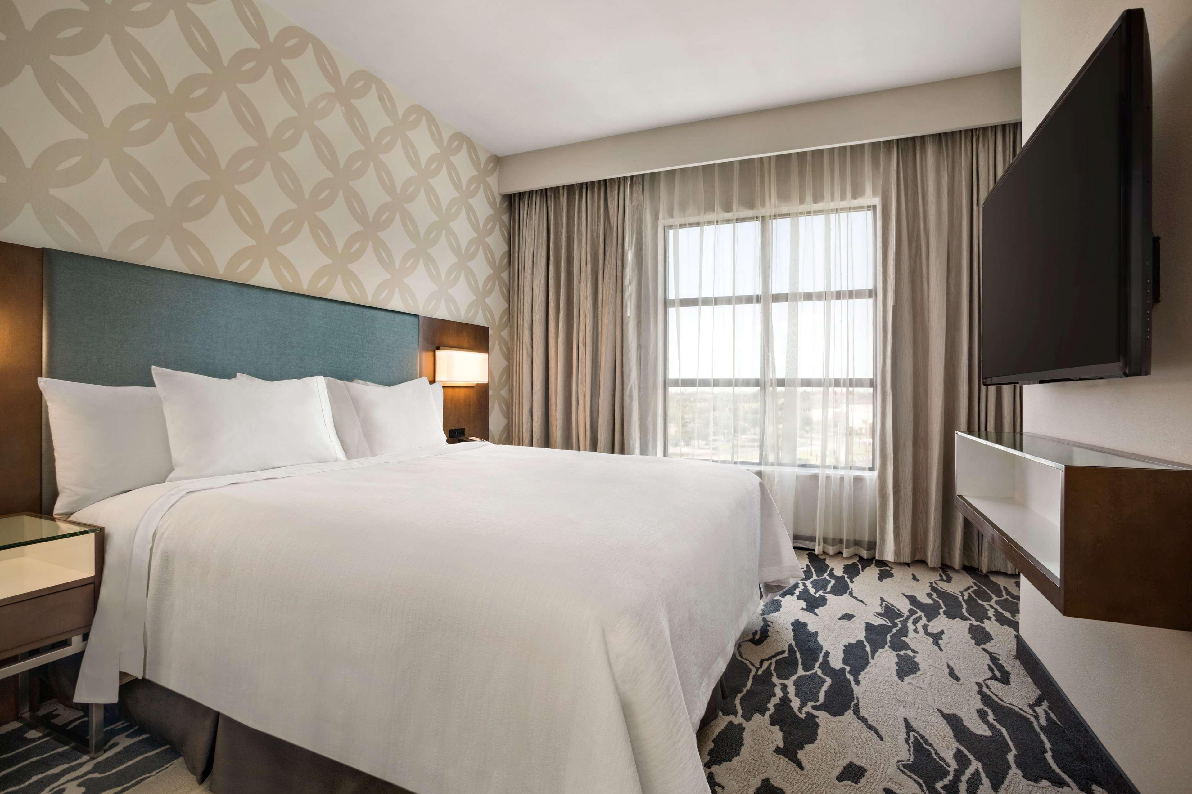 2 ROOMS, PREMIUM, SUITE, KING BED