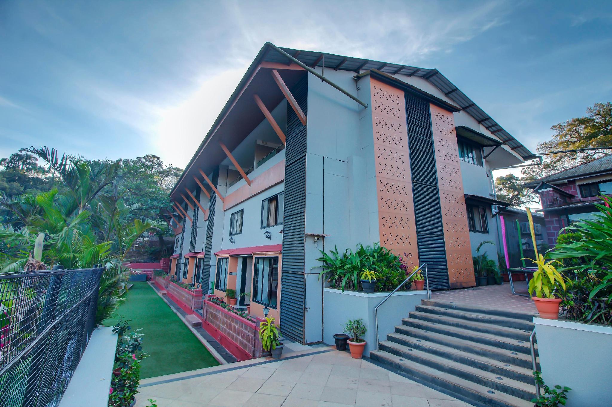 BHARAT HOTEL 4/47