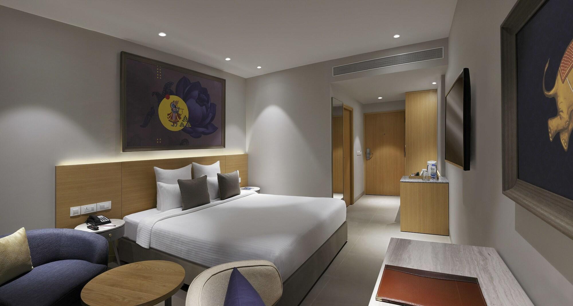 Luxe Queen Room