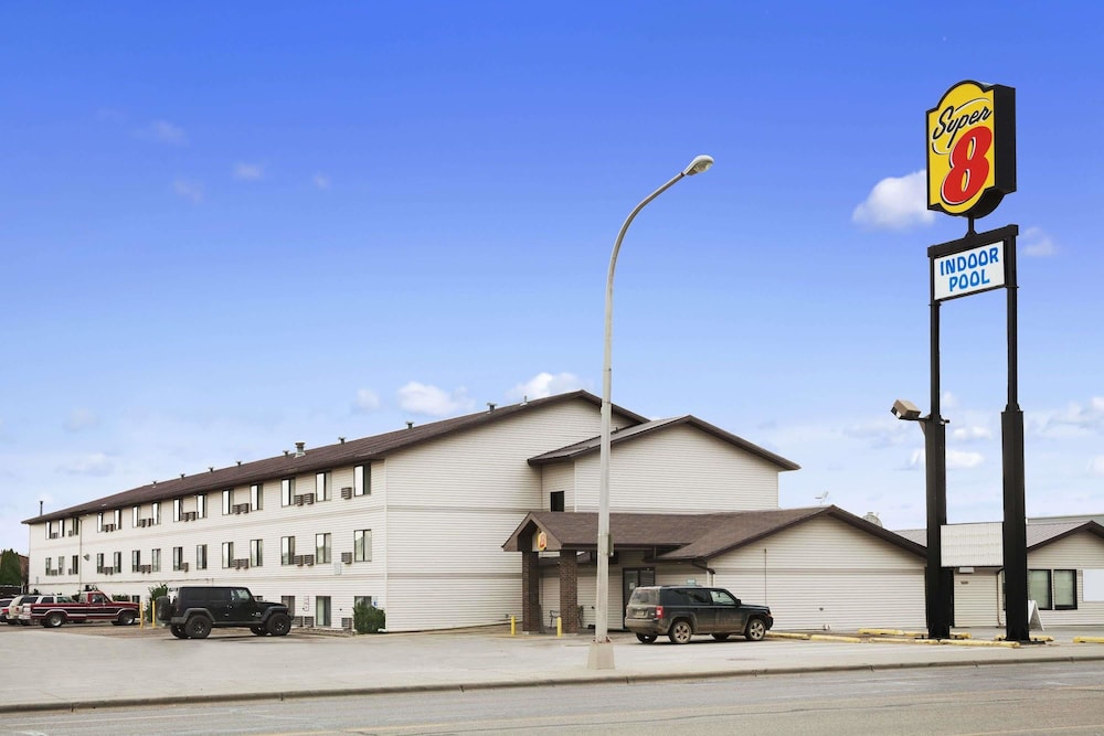 Super 8 by Wyndham Williston ND image