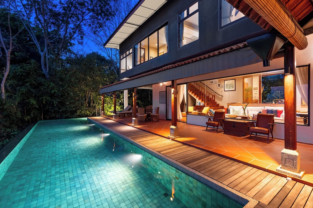 Ambong Pool Villas 5/50