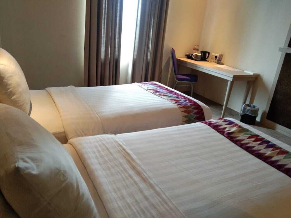W Three Premier Hotel Makassar 12/29
