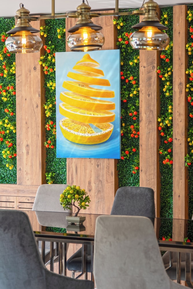 CITRUS PARK HOTEL 30/56