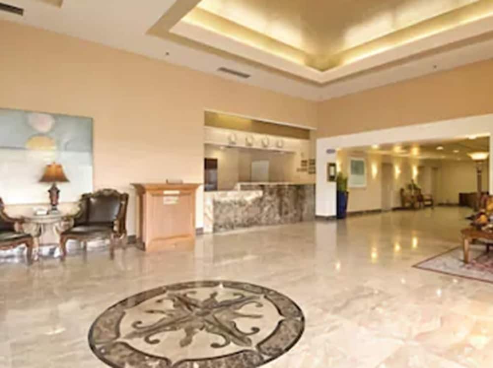Ramada by Wyndham Hawthorne LAX / LA Stadium 31/38