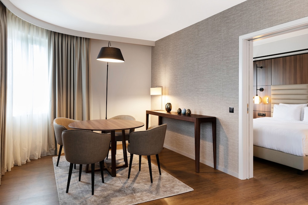 AC Hotel by Marriott Stockholm Ulriksdal 36/40