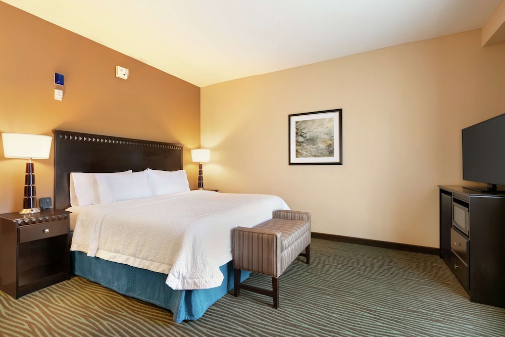 Hampton Inn & Suites Parkersburg Downtown 14/45