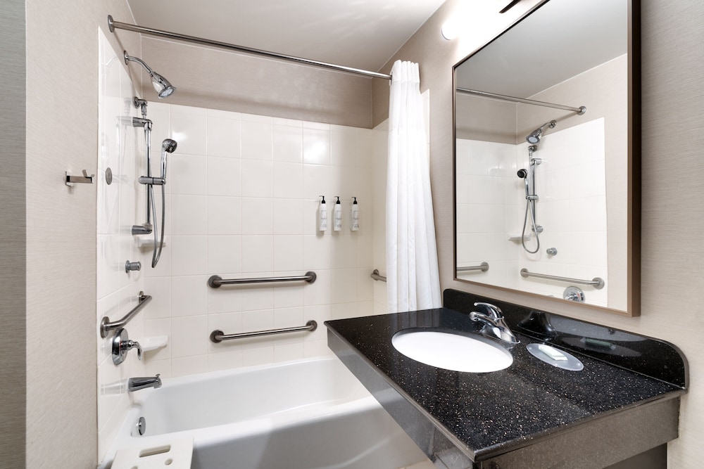 Fairfield Inn Suites Albany 41/44