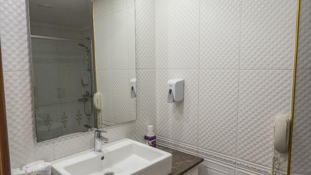 J Adore Deluxe Hotel Spa 49/50
