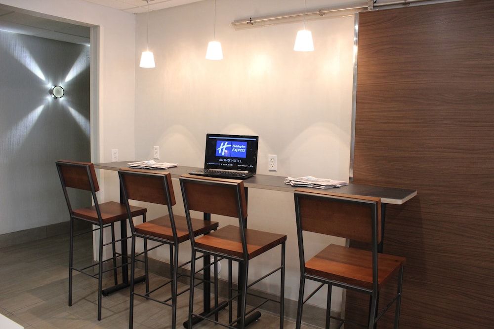 HOLIDAY INN EXPRESS WILMINGTON 44/48