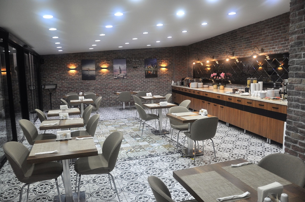 Pell Palace Hotel and Spa 40/50