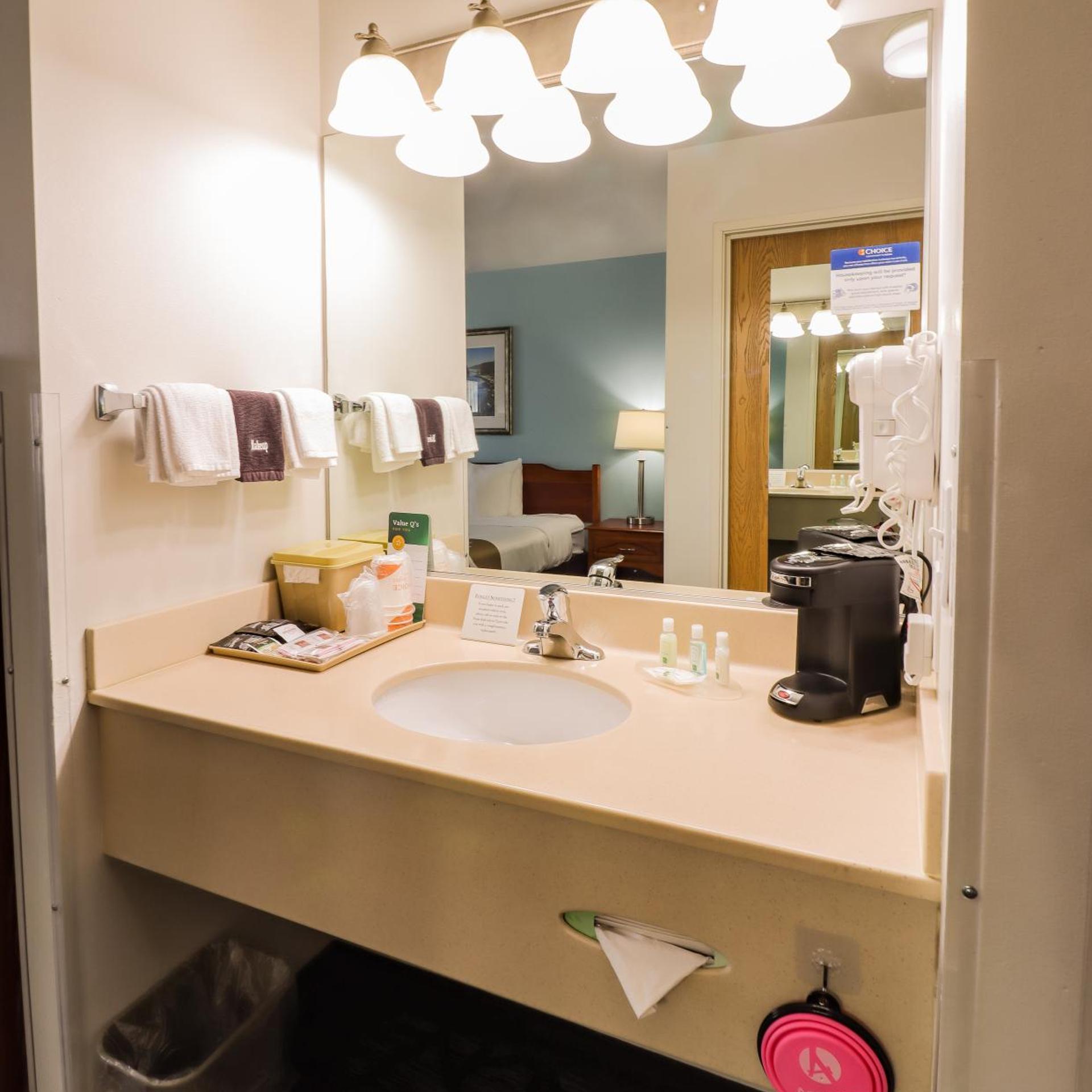 Room, 2 Queen Beds, Pet Friendly, Quality Inn & Suites Sequim at Olympic National Park 6/7