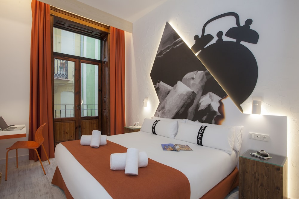 ROOM, DOUBLE BED