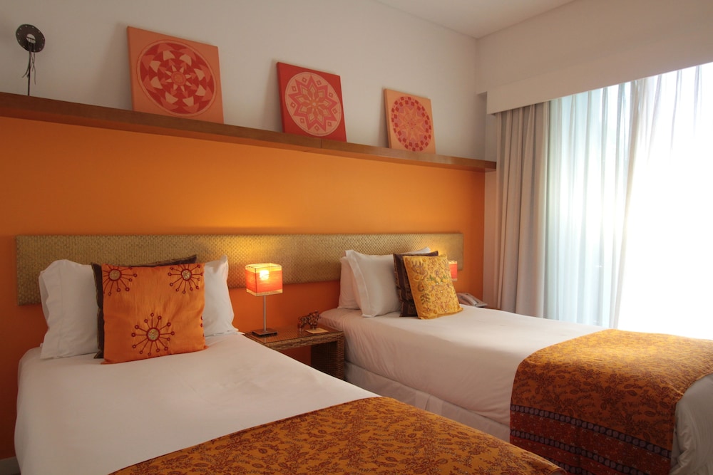 Mine Hotel Boutique 12/69