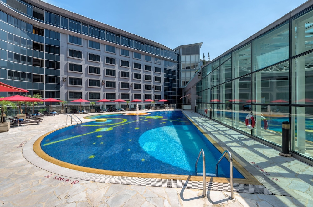 Regal Airport Hotel 64/67