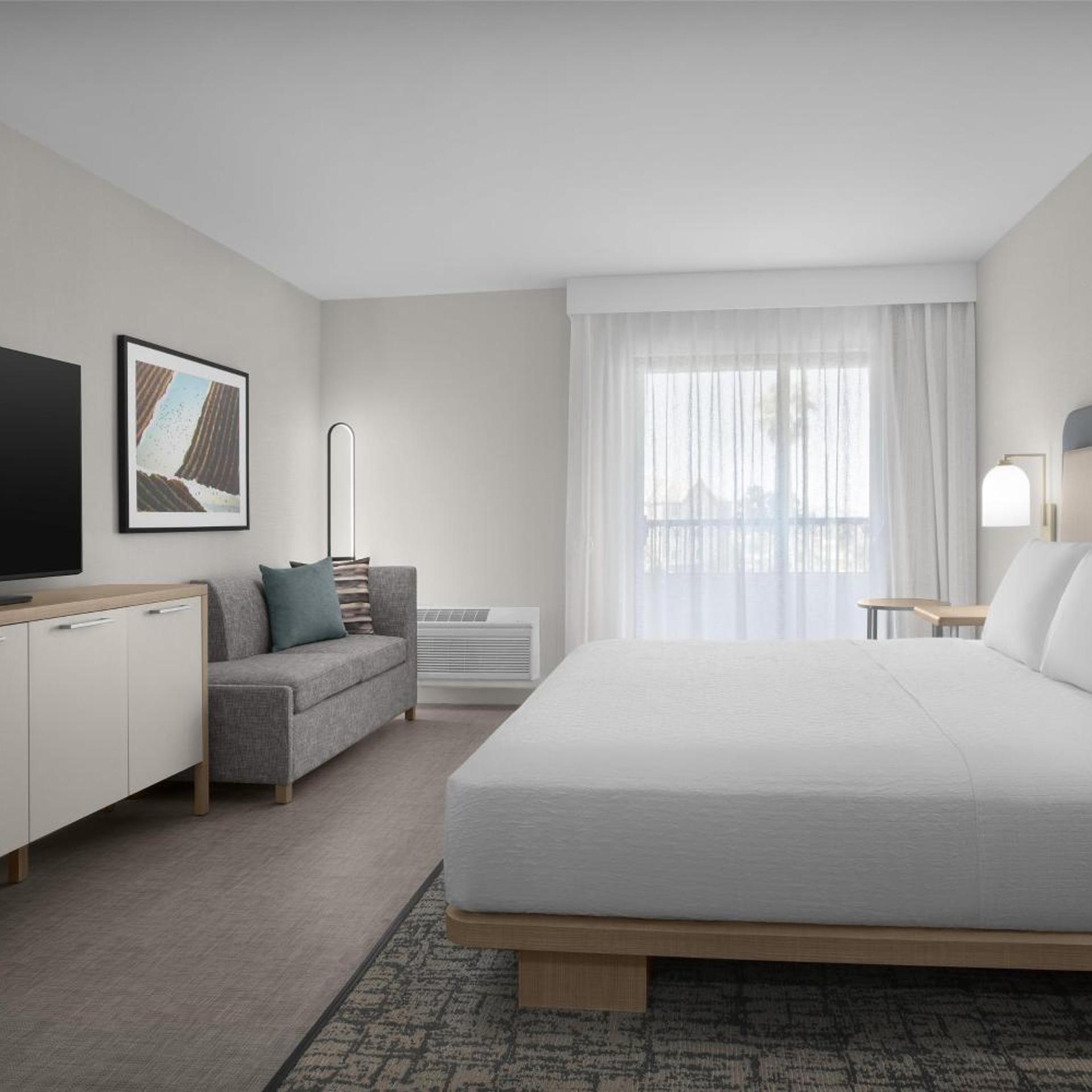 Efficiency, Suite, King Bed, Bathtub, Accessible