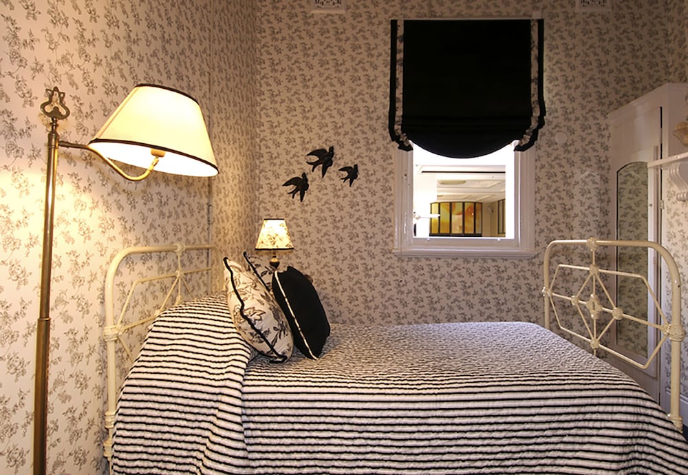 The Russell Boutique Hotel 54/67
