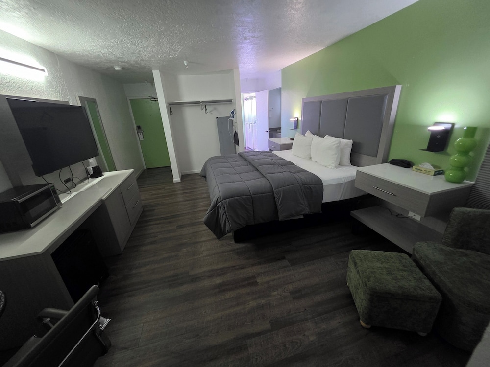 The Aqua Pacific Hotel 11/22