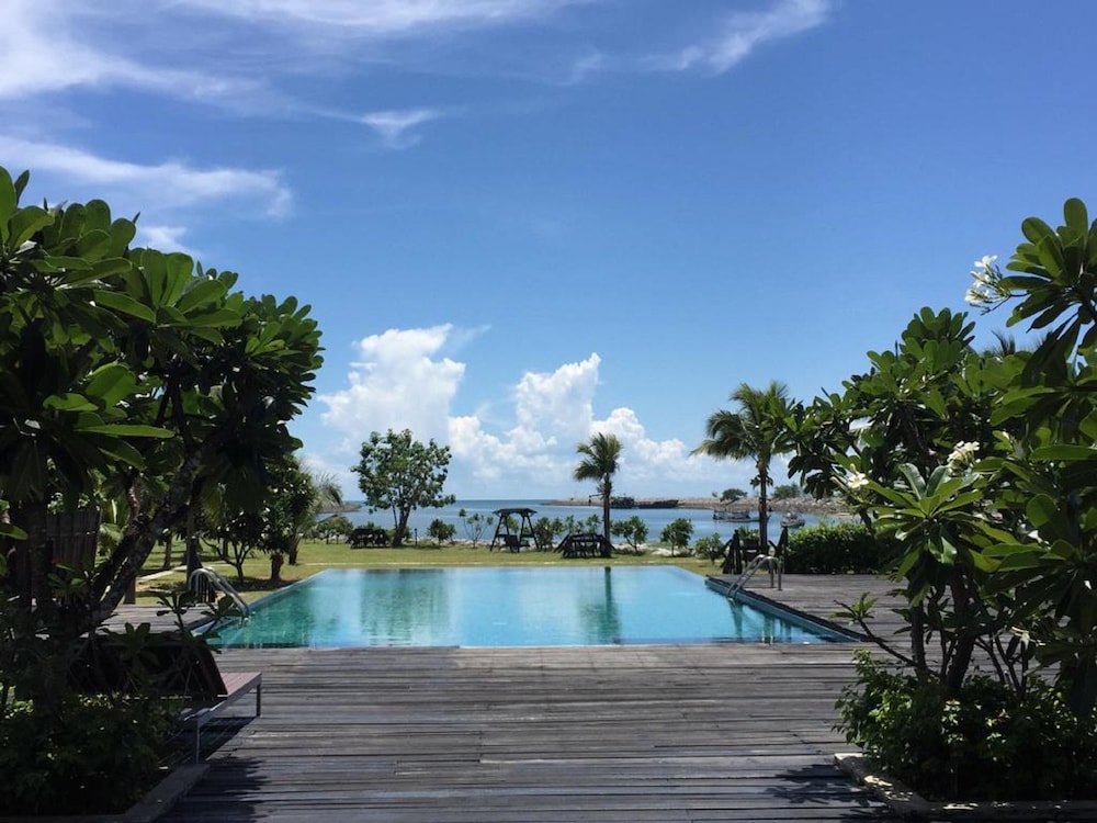 Lawana Escape Beach Resort 37/50