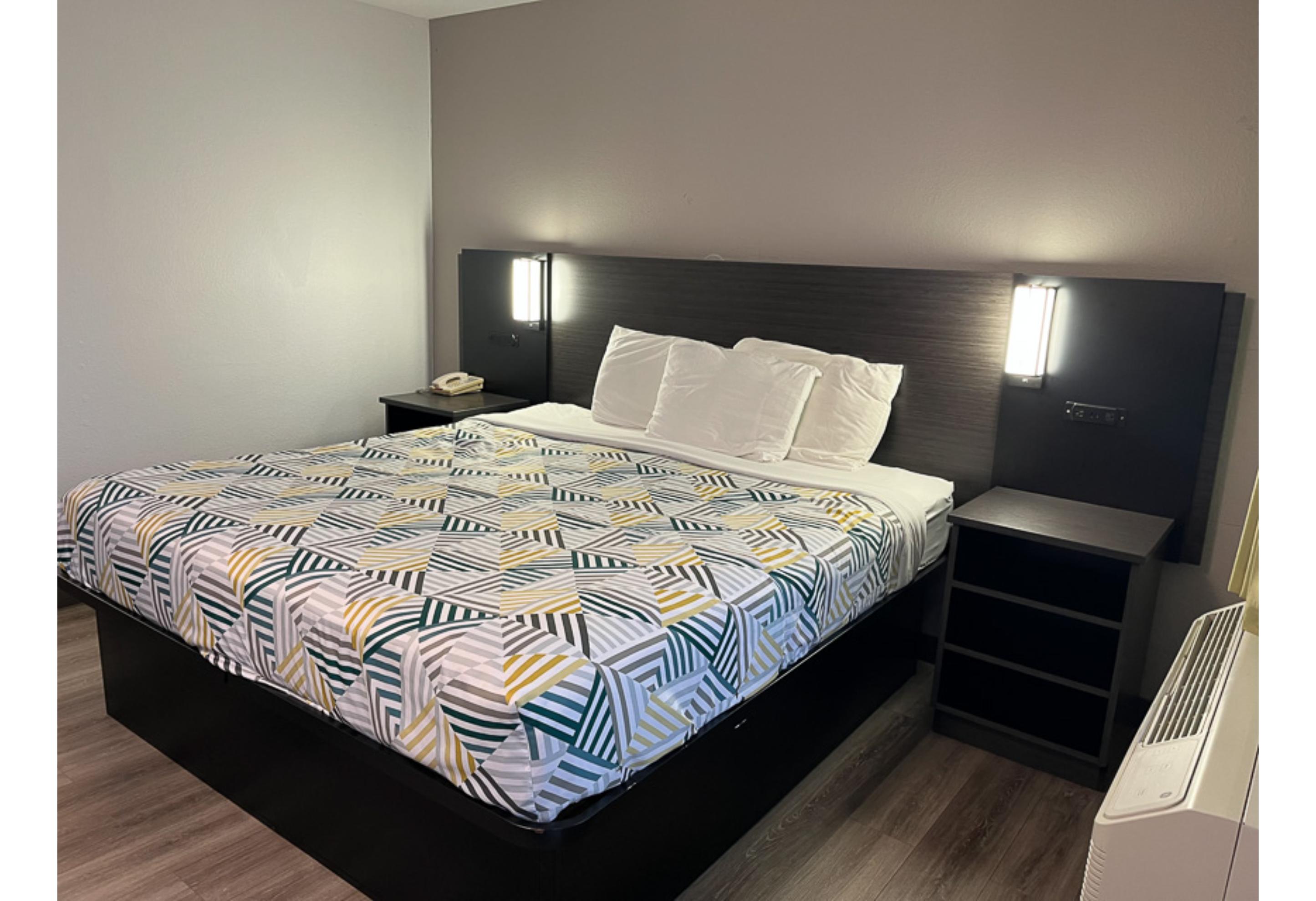 1 Full Bed - ADA/RI Shower