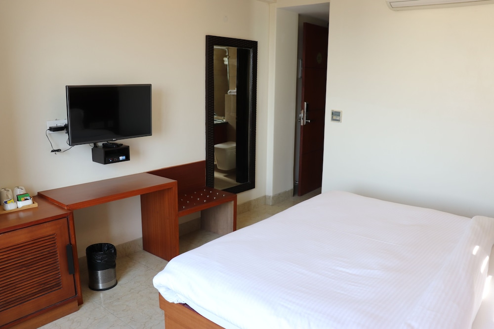 Holy River Hotel 12/47