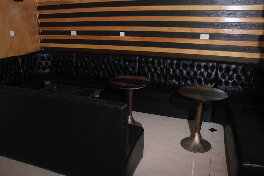 Trippleo's Hotel 13/25