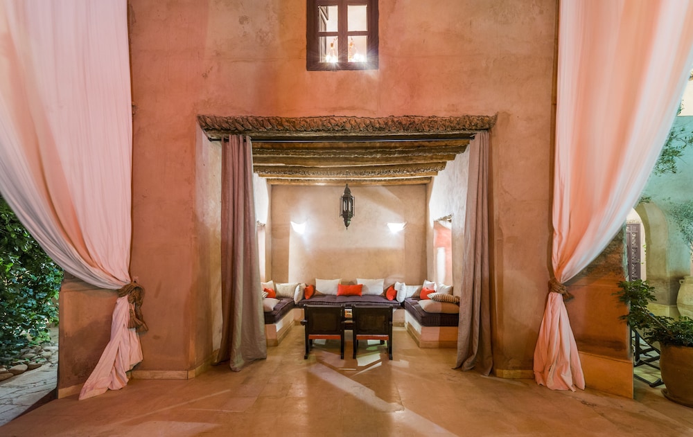 SUITE, KING BED