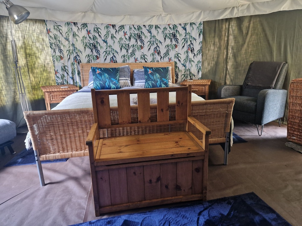 The Little Hide - Grown Up Glamping 8/50