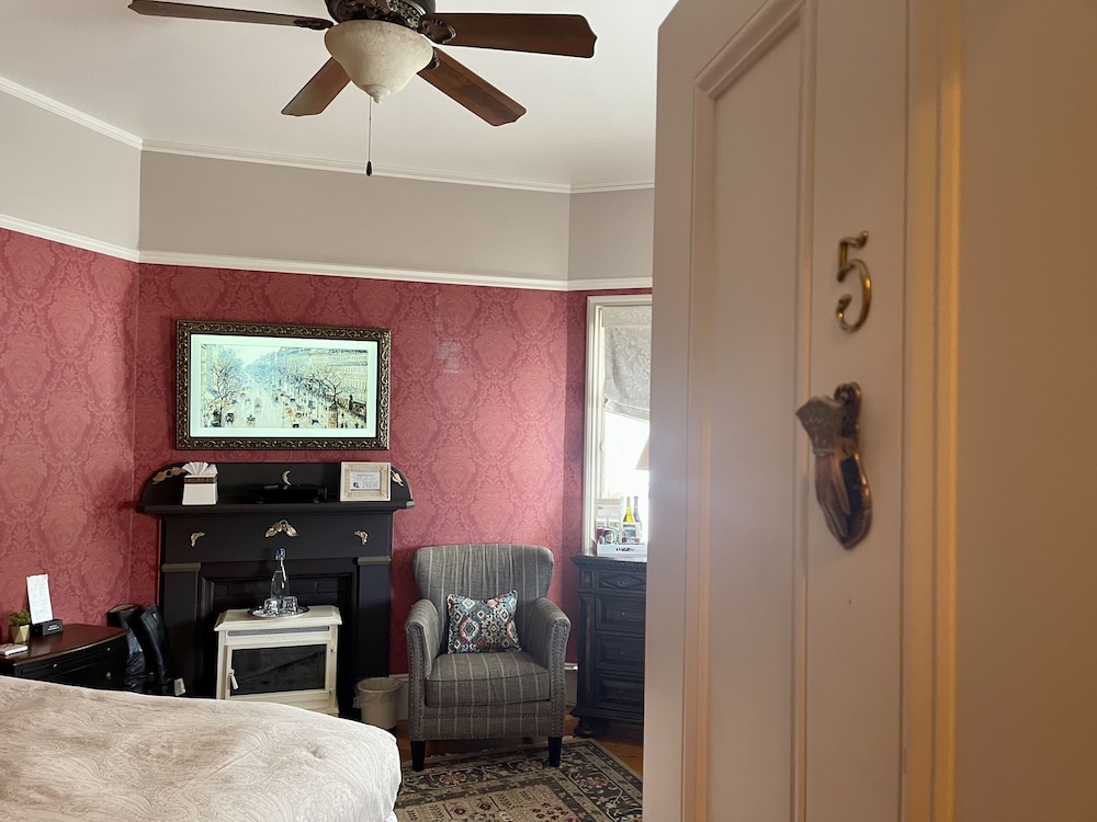Mccall House Bed And Breakfast 41/50