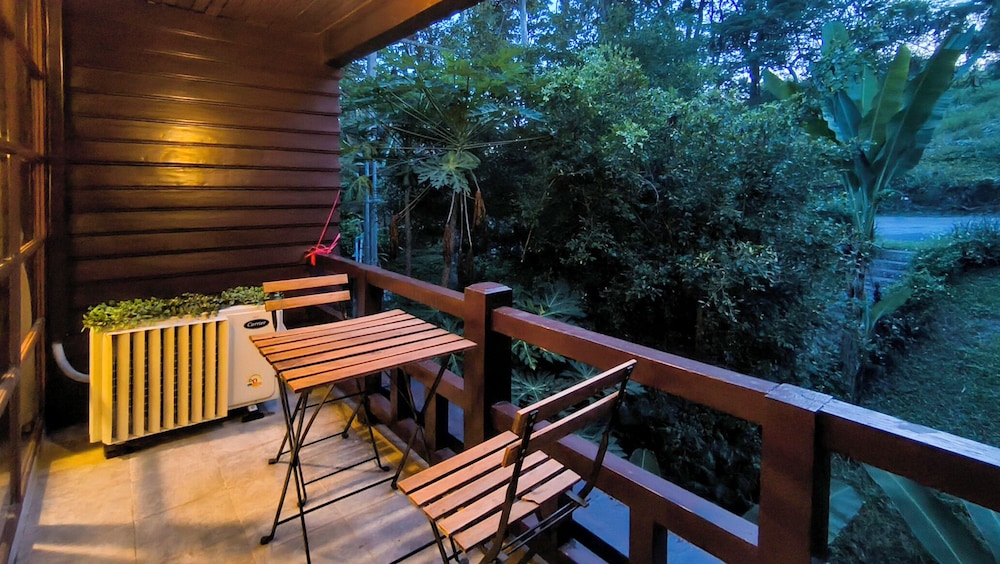Issara Boutique Winery Hotel 34/78