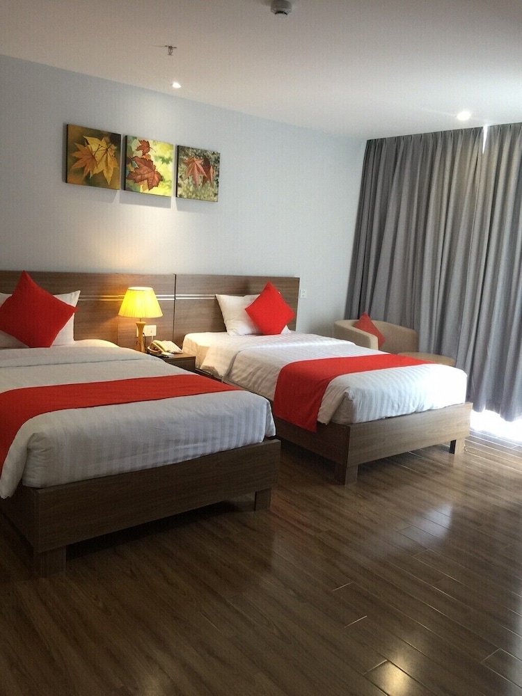 SENIOR, DOUBLE OR TWIN BED, CITY VIEW