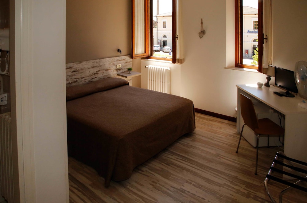 HOTEL MOM ASSISI 30/50