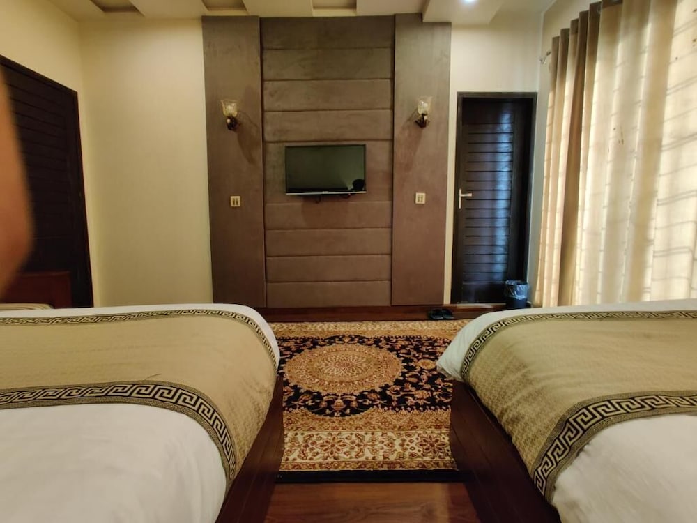 Shelton’s Rezidor Lahore 30/51