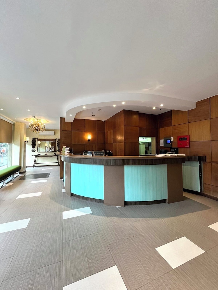 Pearl Lane Hotel 8/32