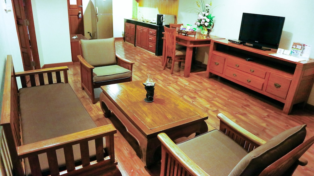 Aiyaree Place Hotel 51/75