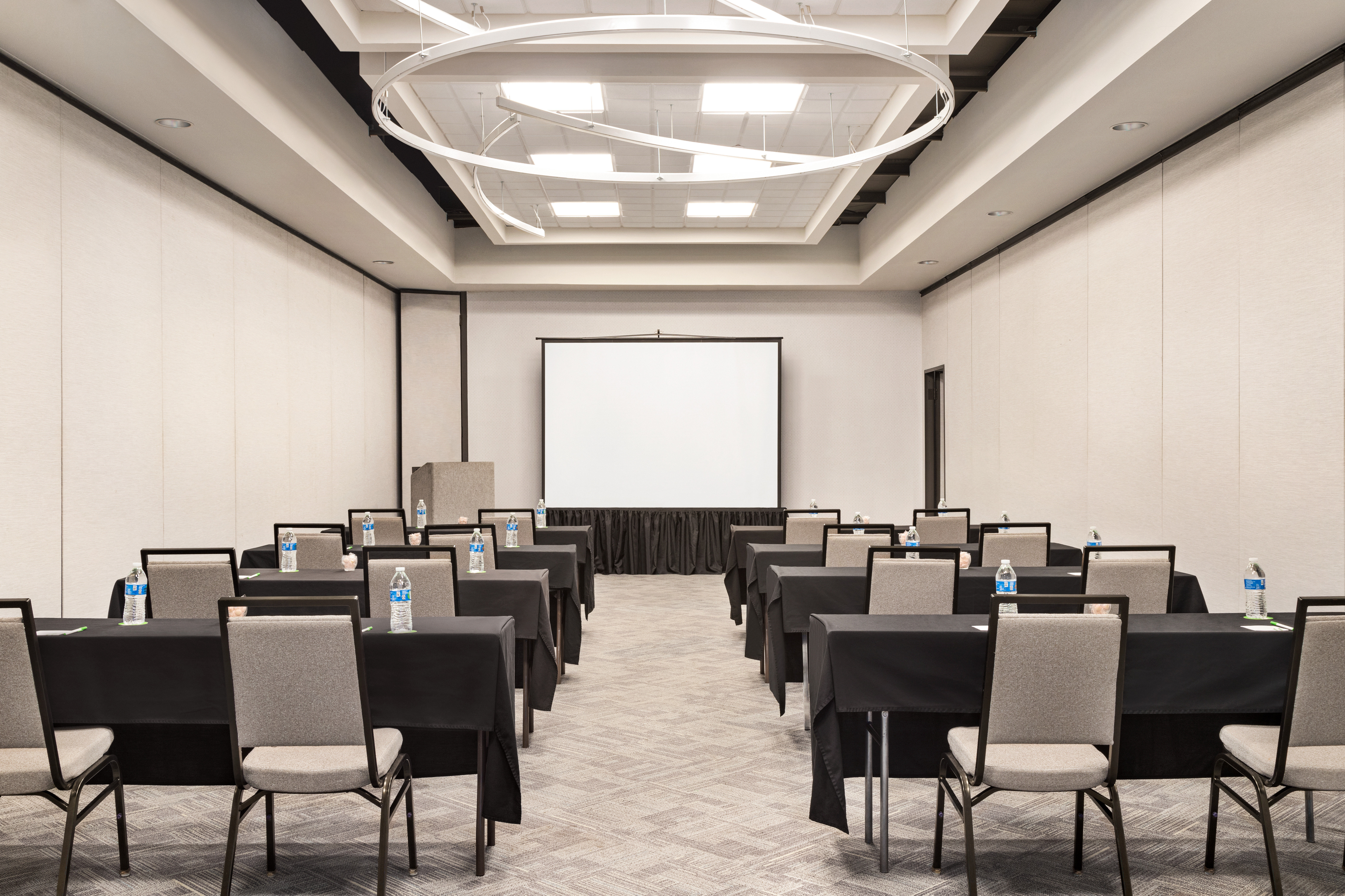Holiday Inn Orlando International Airport 56/72