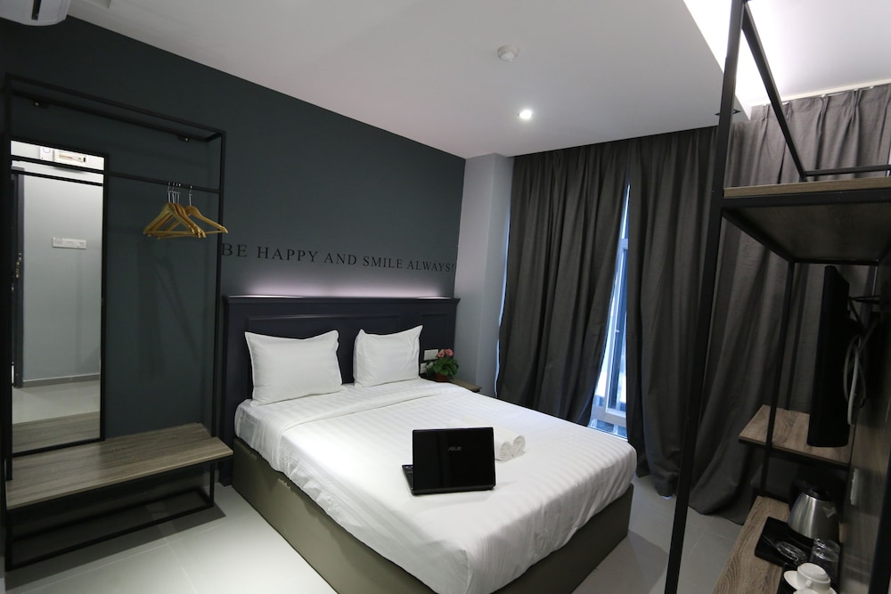 SUPERIOR, QUEEN BED