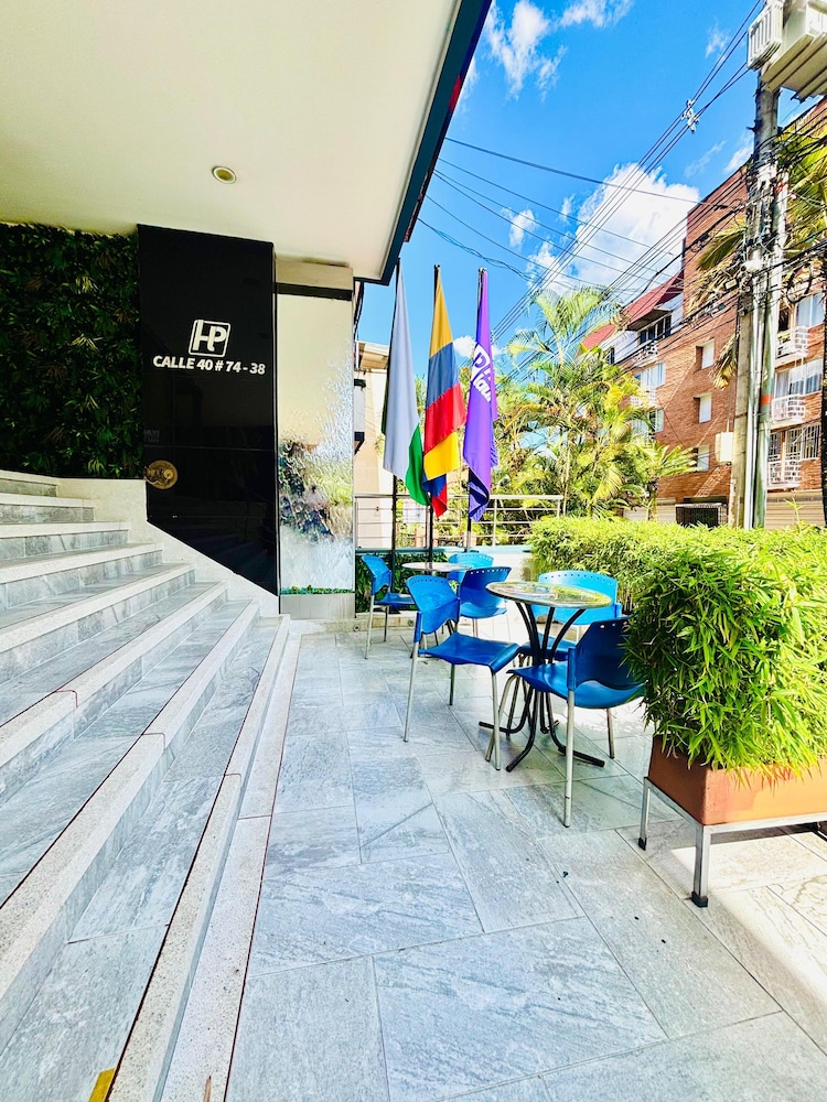 Hotel Laureles Plaza 58/63