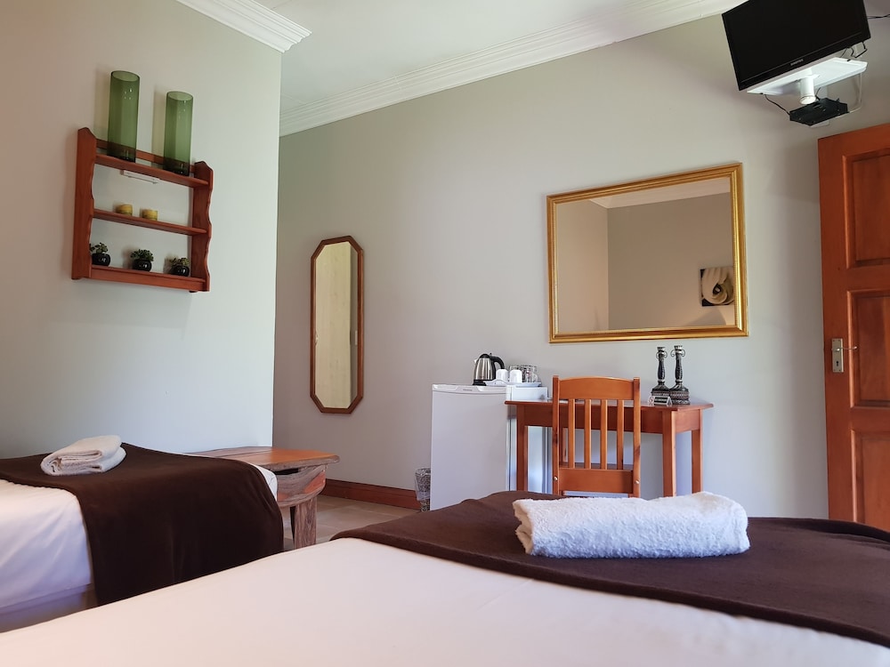 1 BEDROOM, STANDARD, TWIN BEDS