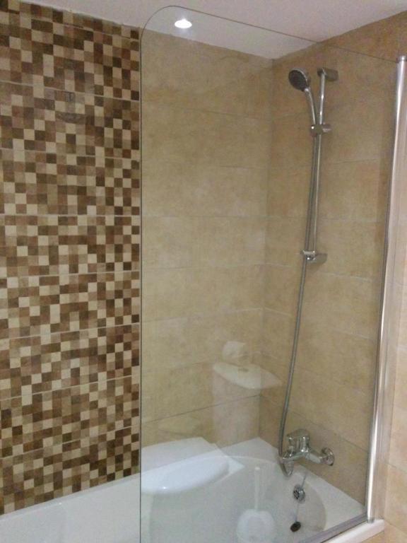 1 BEDROOM, SUITE