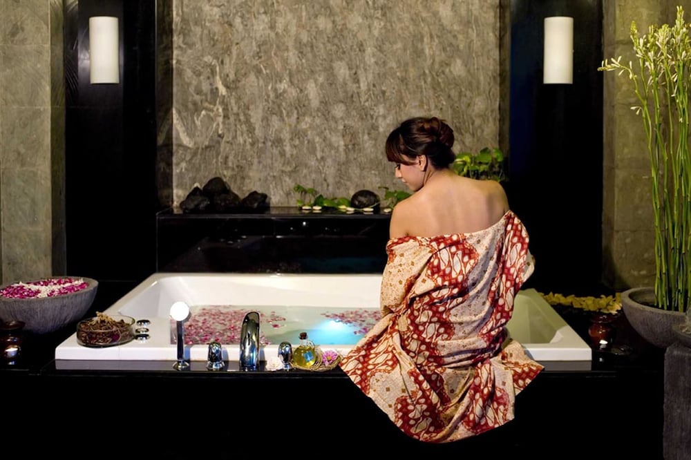 Mercure Surabaya Grand Mirama 9/81