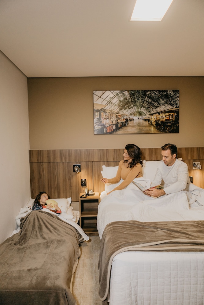 DELUXE, QUEEN BED