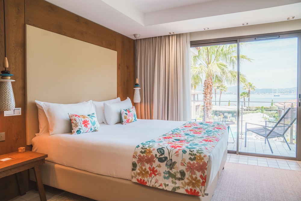 Wood, Deluxe, Double Bed