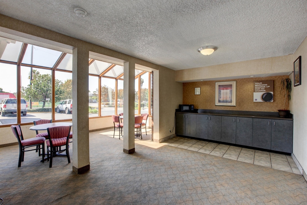 Motel6 Santa Ana, CA - Irvine - Orange County Airport 16/54