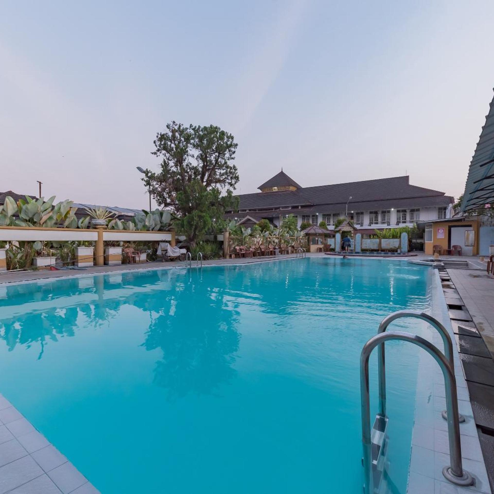 Crown Hotel Tasikmalaya 28/54