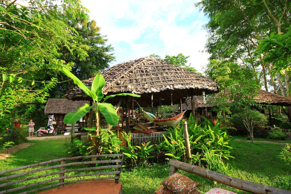 Khun Nai Tern Sai - Adults Only 21/24
